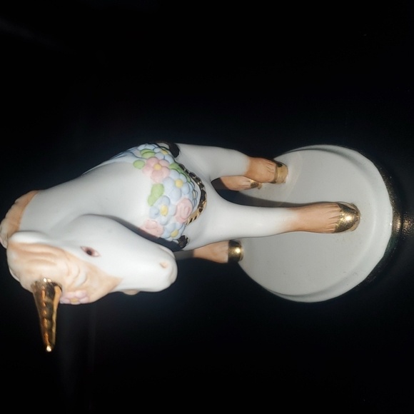The Franklin Mint single unicorn sculpture piece small was part of a collection - Picture 4 of 5